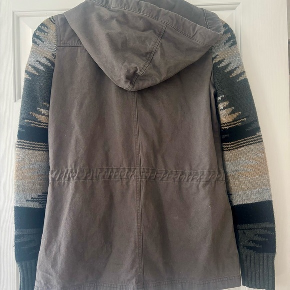 CoffeeShop Women's Aztec Hooded Utility Jacket with Patterned Sleeves - Picture 5 of 6